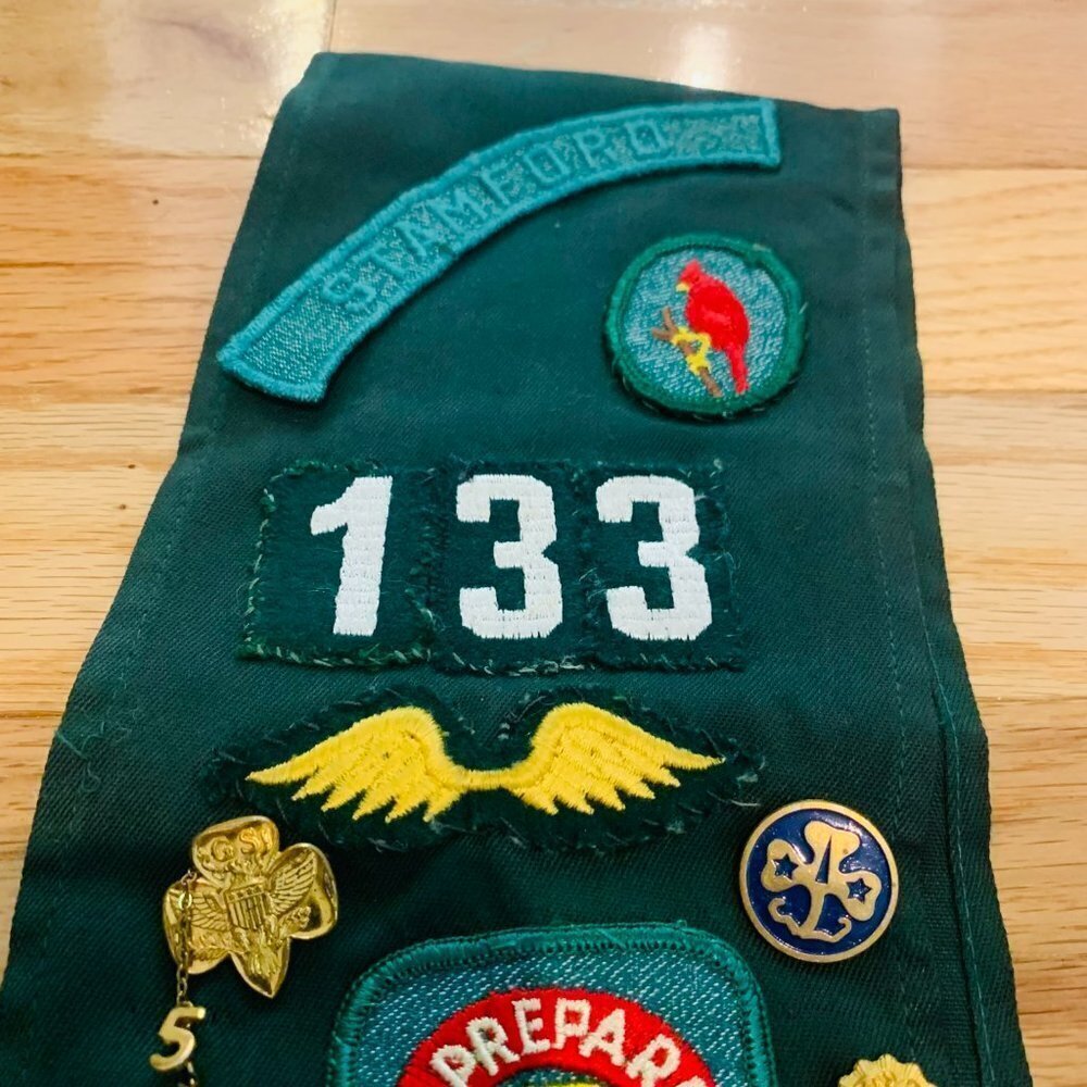 Vintage Girl Scout Sash with Tons Of Merit Badge Patches - Picture 6 of 9